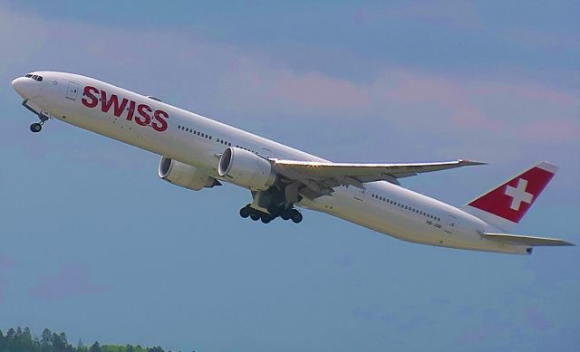 BOEING 777-300ER (HB-JNB) - Departing to Chicago OHare