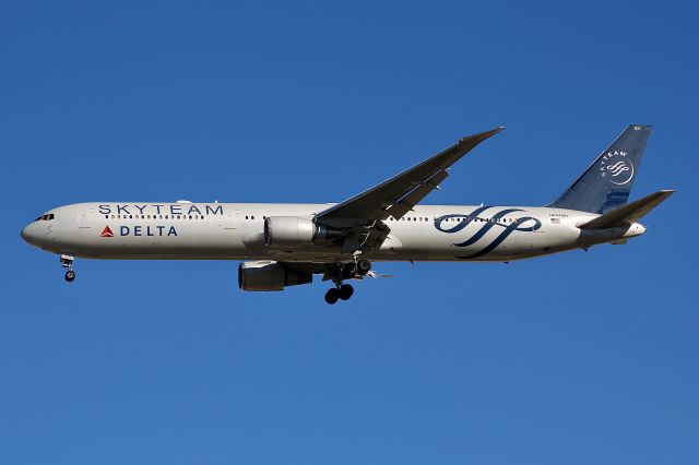 BOEING 767-400 (N844MH) - Delta Skyteam coming into SLC after a flight from ATL!