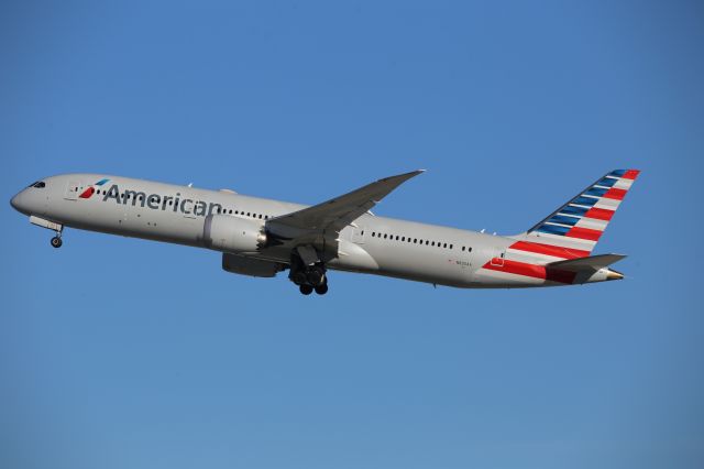 Boeing 787-9 Dreamliner (N825AA)