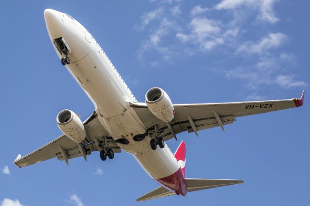 Boeing 737-800 (VH-VZX)