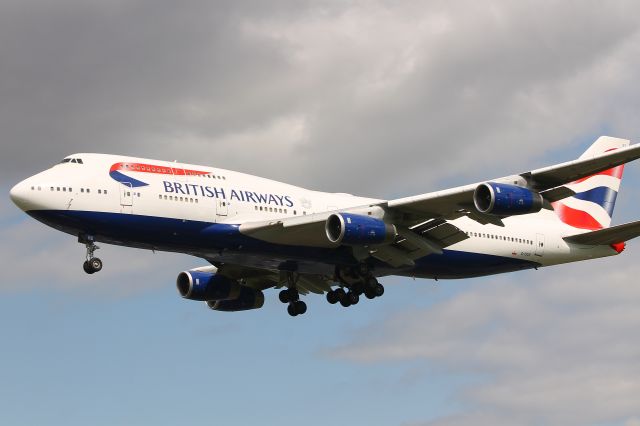 Boeing 747-400 (G-CIVS) - G-CIVS landing at London Heathrow from Kuwait on Sunday 20/08/17