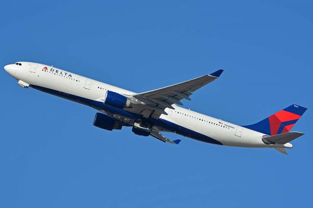 Airbus A330-200 (N820NW) - Delta Airbus A330-323 N820NW visited Phoenix Sky Harbor on November 22, 2016.