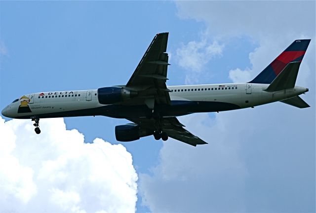 Boeing 757-200 (N6715C)