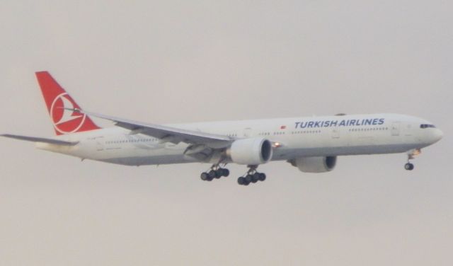 BOEING 777-300ER (TC-JJM)