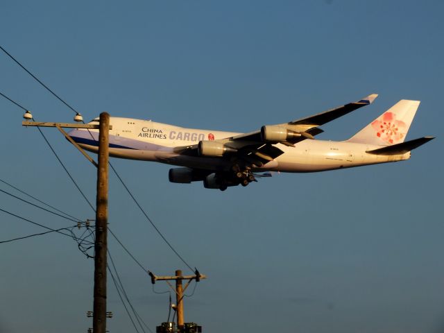 Boeing 747-400 (B-18710)