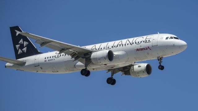 Airbus A320 (N689TA) - Star Alliance from El Salvador on final for 10L.br /6/6/17 