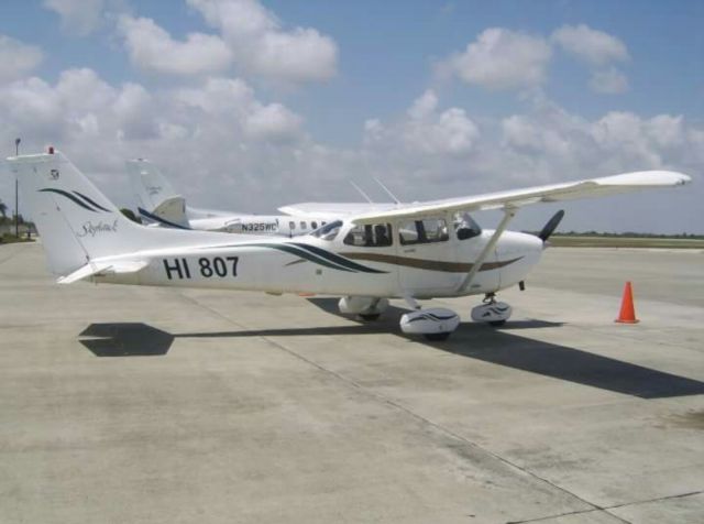 Cessna Skyhawk (HI807)