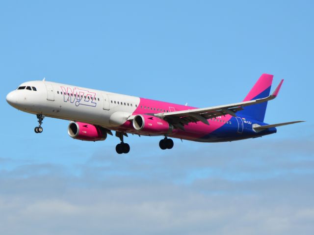 Airbus A321 (HA-LXJ) - Kystvejen RWY22L
