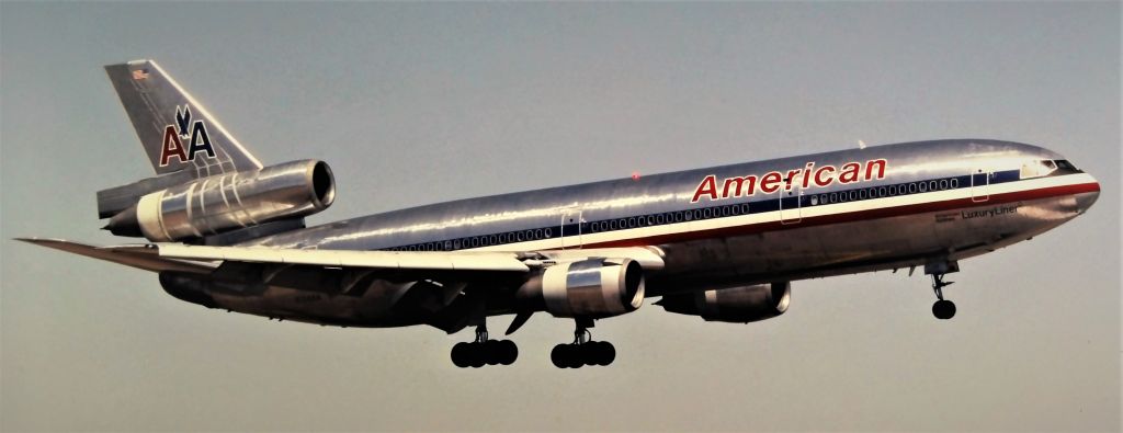 McDonnell Douglas DC-10 (N126AA) - 1989