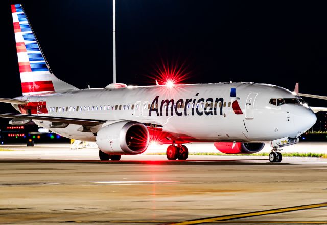 Boeing 737 MAX 8 (N322TH) - KSMF - KMIA