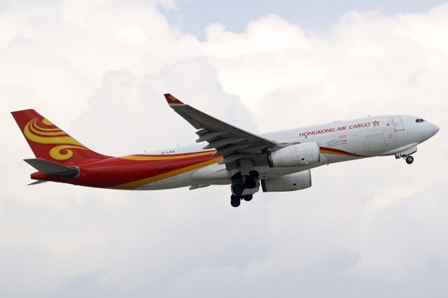Airbus A330-200 (B-LNX)