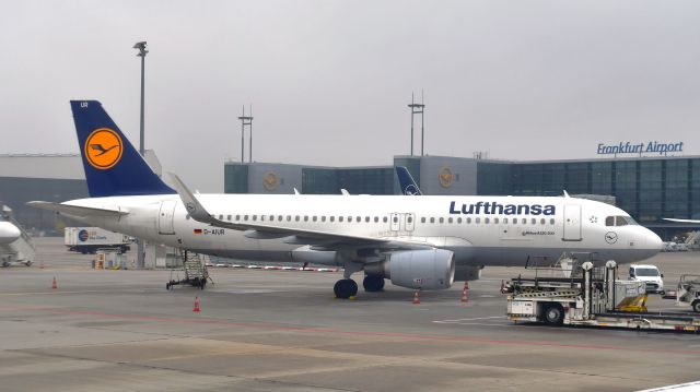 Airbus A320 (D-AIUR) - Lufthansa Airbus A320-214(WL) D-AIUR in Frankfurt