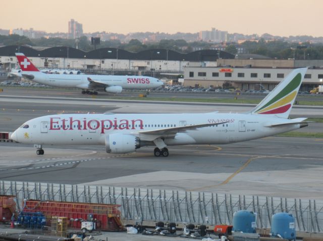 Boeing 787-8 (ET-ARF)