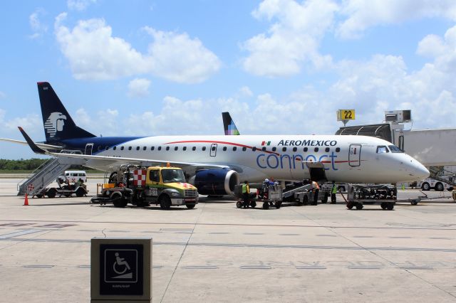 Embraer ERJ-190 (XA-GAM) - Aeroméxico Connect (5D/AM) XA-GAK ERJ-190 LR [cn19000673]br /Cancun (CUN). Preparing for departure Aeroméxico Connect flight 5D2367/AM2367 to Monterrey (MTY) sits on the Apron facing Terminal 2.br /Taken from the Terminalbr /2017 08 11  a rel=nofollow href=http://alphayankee.smugmug.com/Airlines-and-Airliners-Portfolio/Airlines/AmericasAirlines/Aerom%C3%A9xico-Connect-5DAM/i-9TKcKjdhttps://alphayankee.smugmug.com/Airlines-and-Airliners-Portfolio/Airlines/AmericasAirlines/Aerom%C3%A9xico-Connect-5DAM/i-9TKcKjd/a