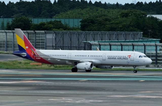 Airbus A321 (HL8059) - Taxing at NRT (2017/07/11)