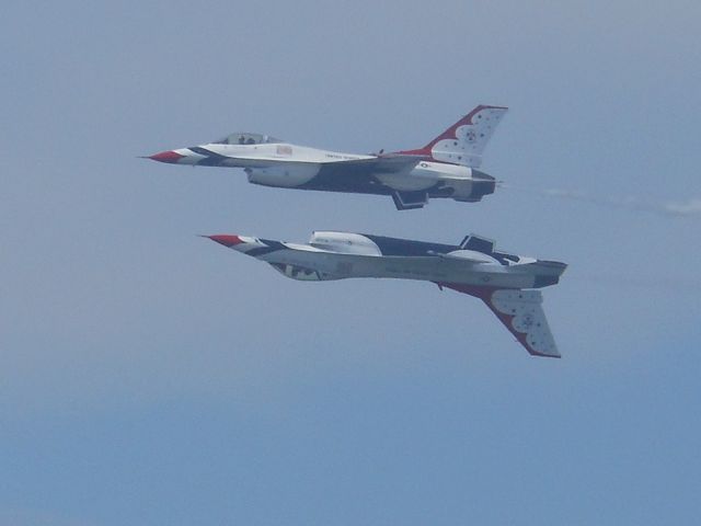 Lockheed F-16 Fighting Falcon —