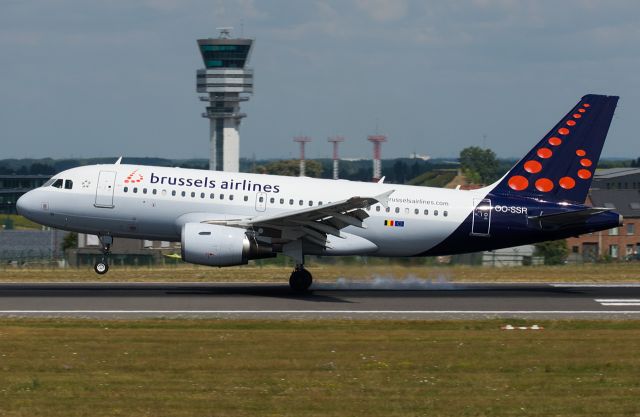 Airbus A320 (OO-SSR)