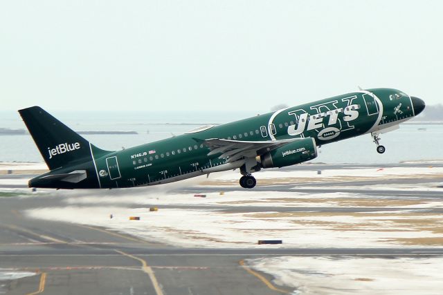 Airbus A320 (N746JB) - JBU 2269 departing to Ft. Lauderdale on 22R