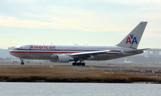 BOEING 767-200 (N323AA)