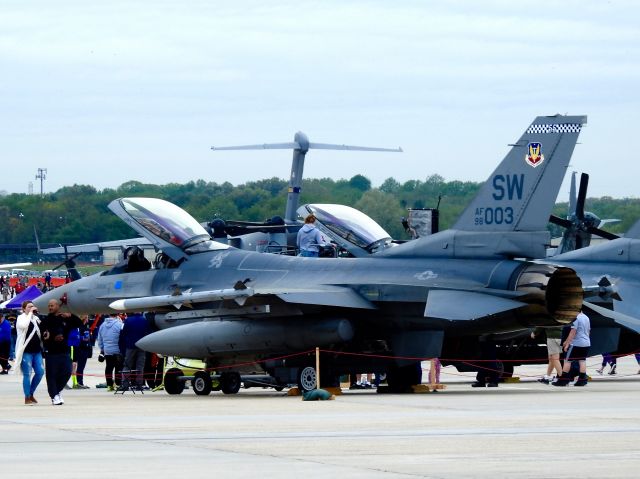 Lockheed F-16 Fighting Falcon (98-0003)