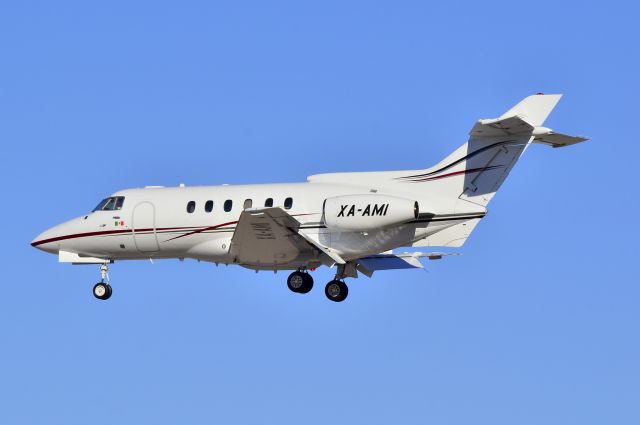 Hawker 800 (XA-AMI) - XA-AMI British Aerospace HS-125-700A (cn 257098/NA0269) McCarran International Airport (KLAS)br /Las Vegas, Nevadabr /TDelCorobr /May 2, 2013