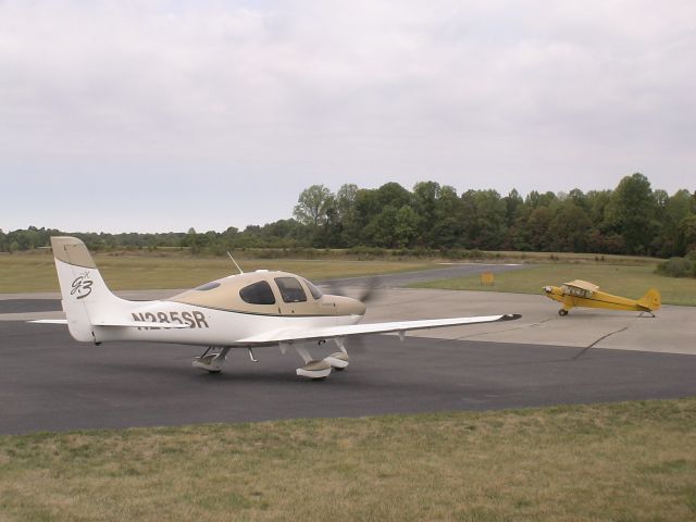 Cirrus SR-22 (N285SR) - Picture date: Sept. 17, 2007