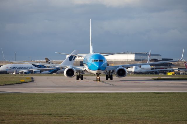 Boeing 737-800 (PH-BGB) - KLM1094 returning to Amsterdam.  The pair of A380s in the background were diverted from LHR due to storm Katie early in the morning of 28 March 2016