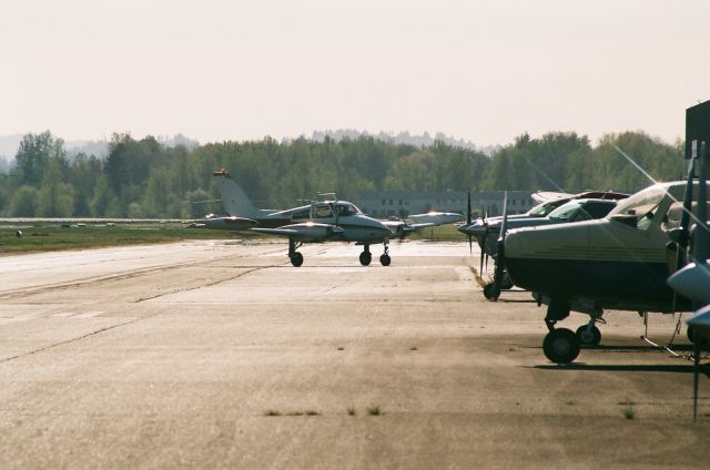 Cessna 310 (N7512Q)