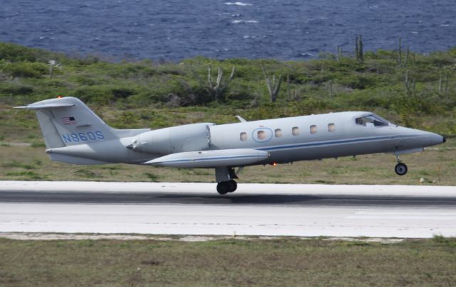 Learjet 35 (N860S)