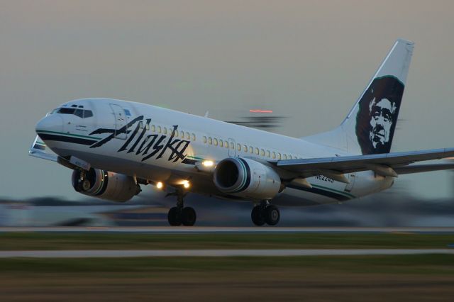 Boeing 737-700 (N622AS) - 4 departure at dusk.