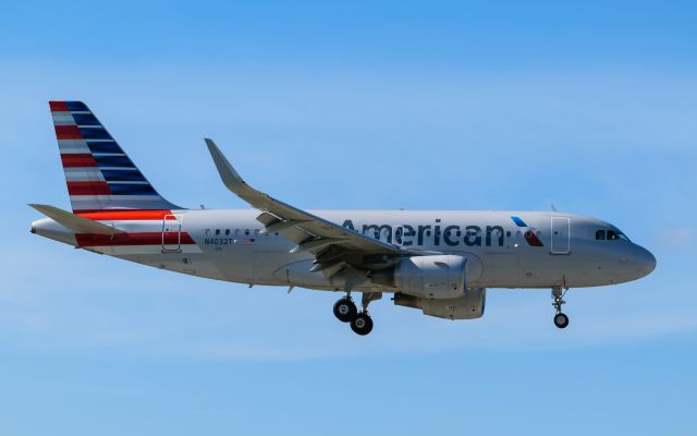 Airbus A319 (N4032T) - N4032T br /A319 CN:6644 br /AAL1504 SAP-MIA br /2017-05-03 KMIA RWY 9