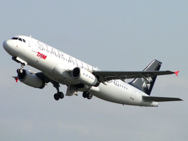 Airbus A320 (PR-MBO) - Special Colours, a Star Alliance member.