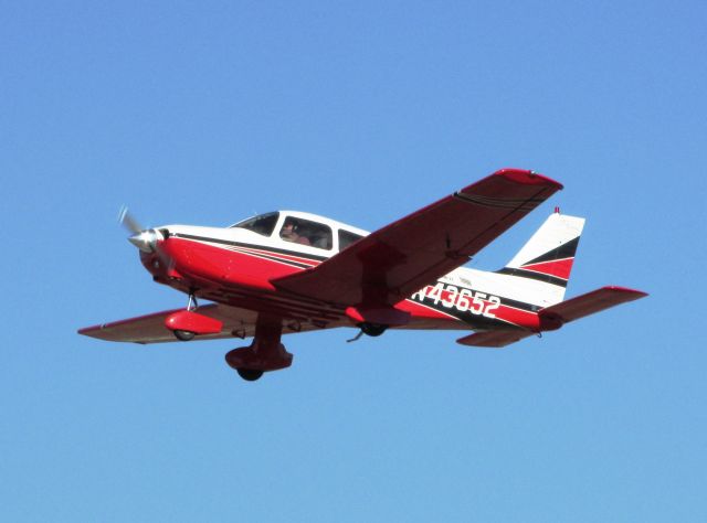 Piper Cherokee (N43652) - Taking off RWY 26L