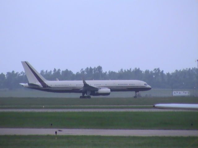 Boeing 757-200 (N770BB) - Private 757 departing Springfield