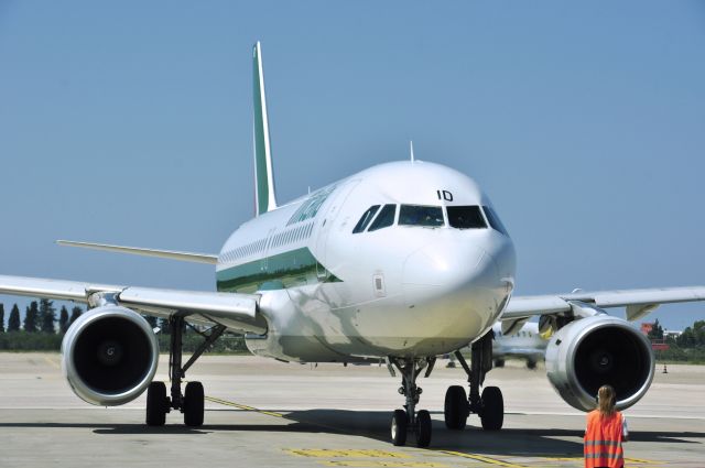 Airbus A320 (EI-EID) - Alitalia Airbus A320-216 EI-EID in Bari 