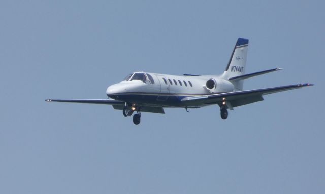 Cessna Citation II (N744AT) - On final is this Cessna Citation Bravo in the Summer of 2018.