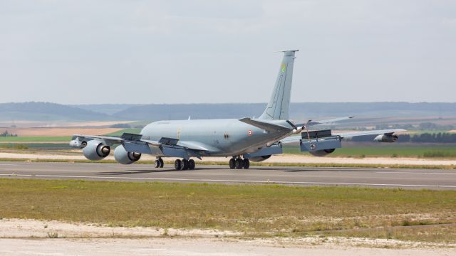 Boeing C-135B Stratolifter (F-UKCA)