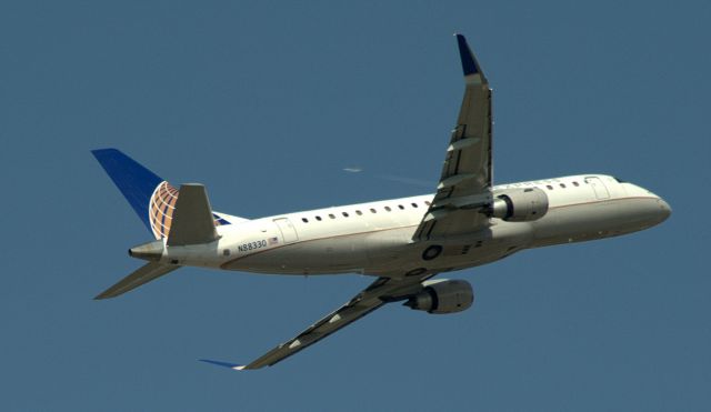 Embraer 170/175 (N88330) - With a jet flying above