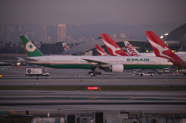BOEING 777-300ER (B-16705)