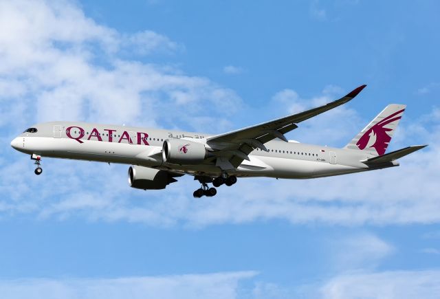 Airbus A350-900 (A7-AMH) - QATAR - AIRBUS A350-941 - REG A7-AMH (CN 211) - ADELAIDE INTERNATIONAL AIRPORT SA. AUSTRALIA - YPAD 30/8/2019