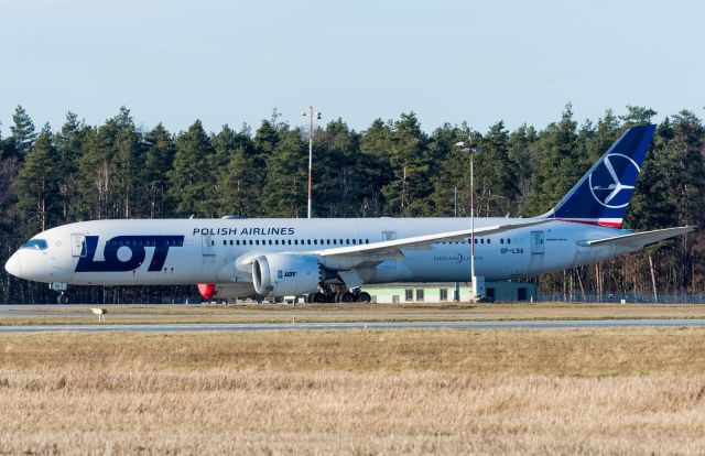 Boeing 787-9 Dreamliner (SP-LSA) - Spotting EPRZ/RZE