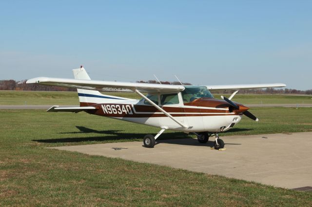 Cessna Skyhawk (N9634Q) - Parked on DCFS ramp on Nov 11th, 2011...