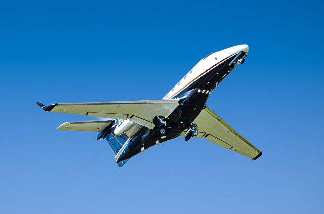 Embraer Phenom 300 (N390FX)