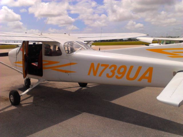 Cessna Skyhawk (N739UA) - getting ready for a flight 7/3/13