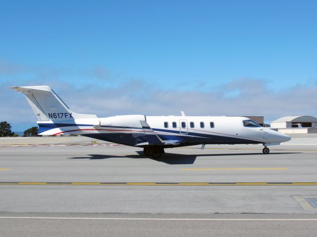 Learjet 40 (N617FX)