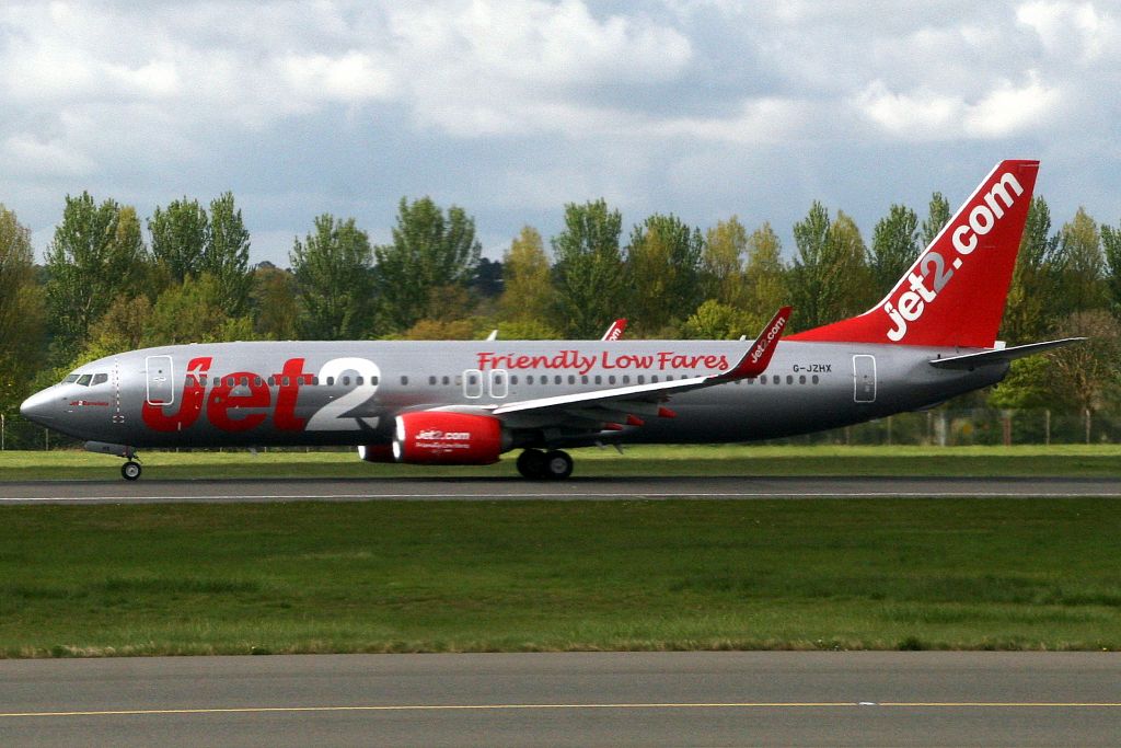 Boeing 737-800 (G-JZHX) - Departing rwy 24 on 6-May-19 operating flight EXS713 to LGIR.
