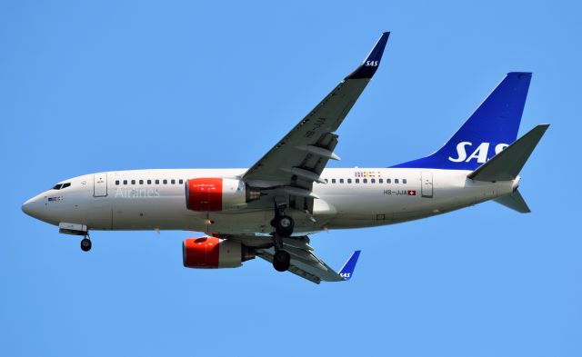 Boeing 737-700 (HB-JAA)