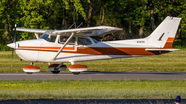 Cessna Skyhawk (N747PC) - N747PC slowing down on College Park Airport's runway 33 during golden hour after a flight from Potomac Airfield 