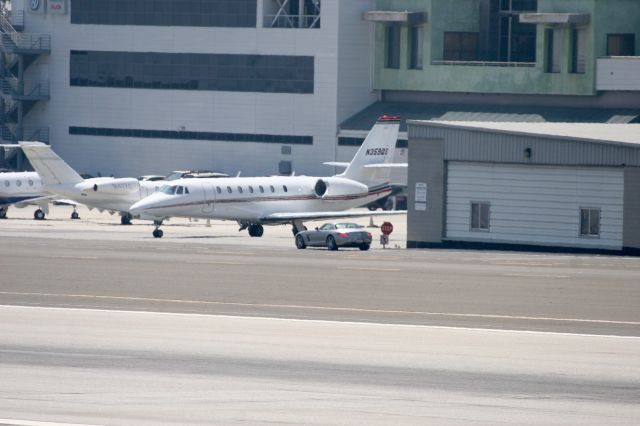 Cessna Citation Sovereign (N359QS) - A very well placed STOP sign..