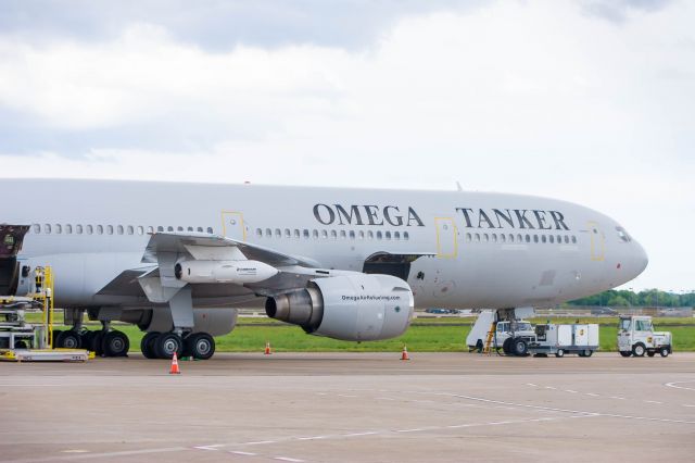 McDonnell Douglas DC-10 (N974VV)